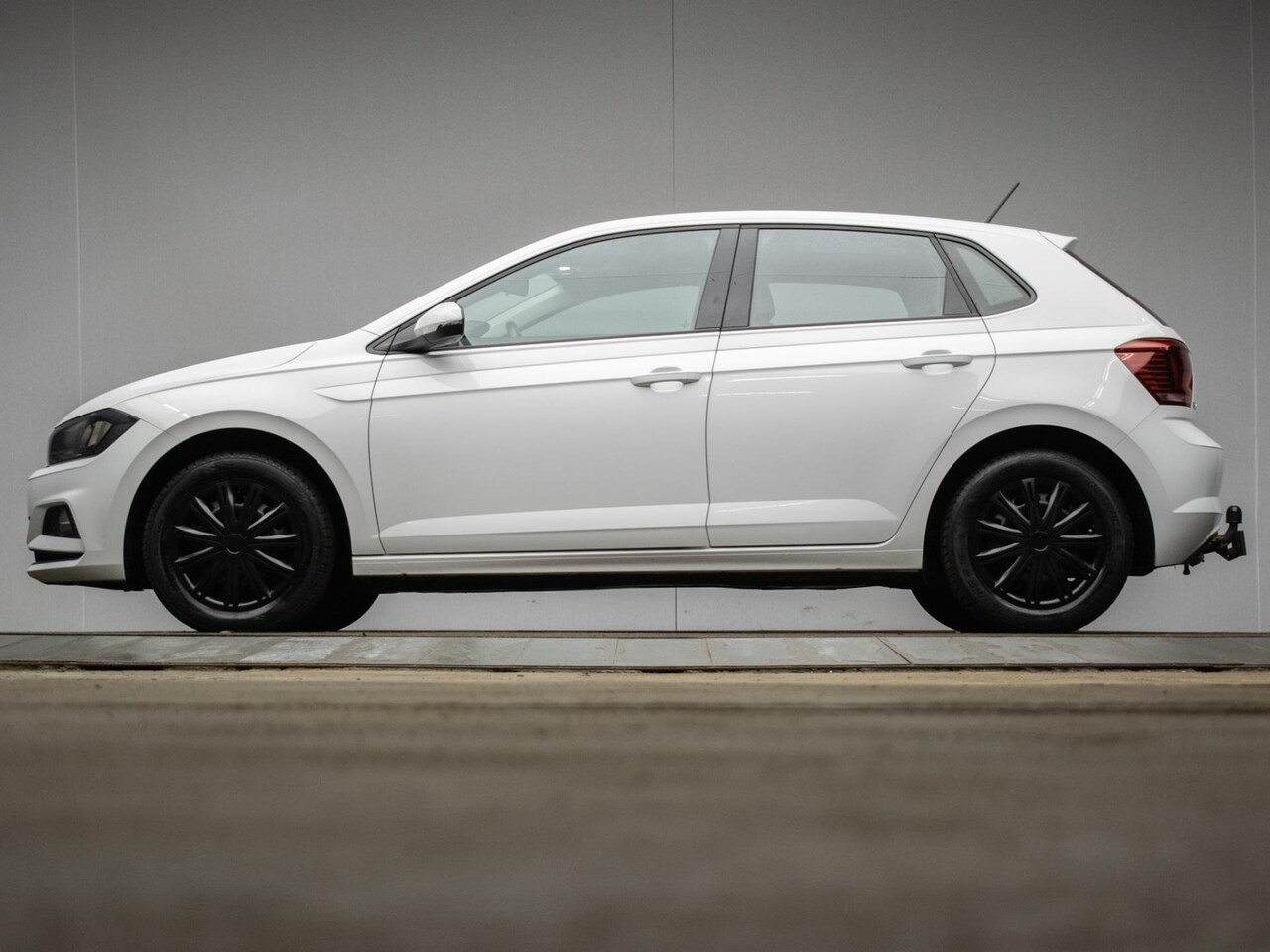 Volkswagen Polo - 1.0 TSI Comfortline Sport (APPLE CARPLAY,GROOT NAVI,ADAPTIVE CRUISE,TREKHAAK,LED,SPORTSTOE - AutoWereld.nl