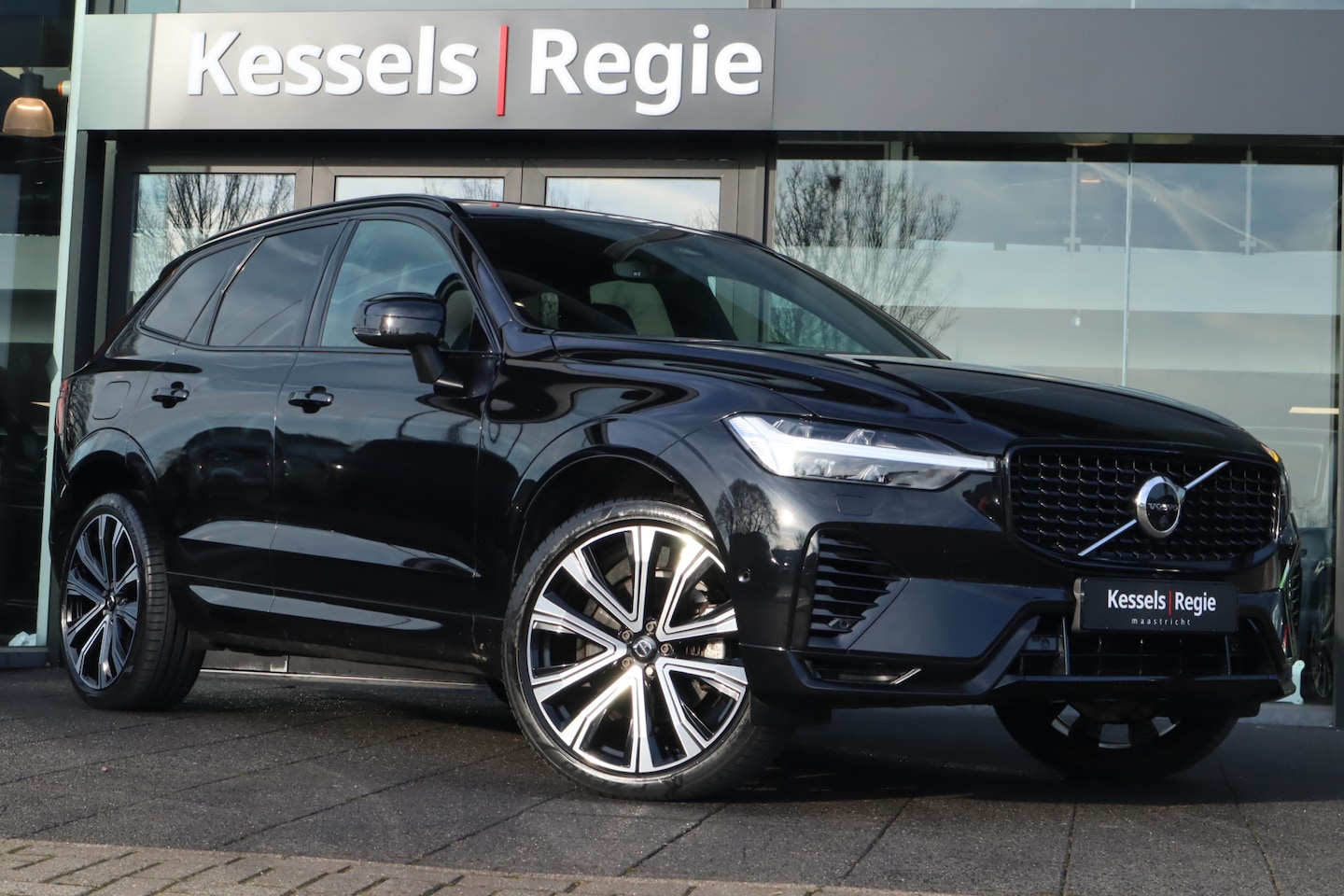 Volvo XC60 - 2.0 T6 hybrid AWD Plus Dark Pano El.haak H&K Massage/Koeling Memory 360 Keyless 21” - AutoWereld.nl