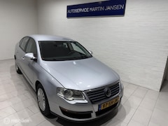 Volkswagen Passat - 1.6 FSI Trendline Navi