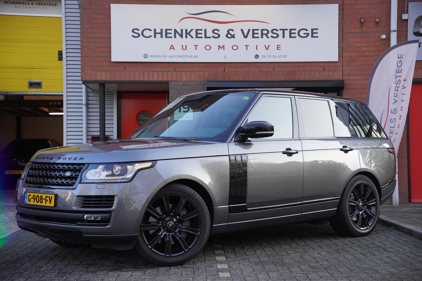 Land Rover Range Rover - 3.0 TDV6 Vogue / Panoramadak / Meridian / Trekhaak / Volledig Onderhoud / Luchtvering / St - AutoWereld.nl