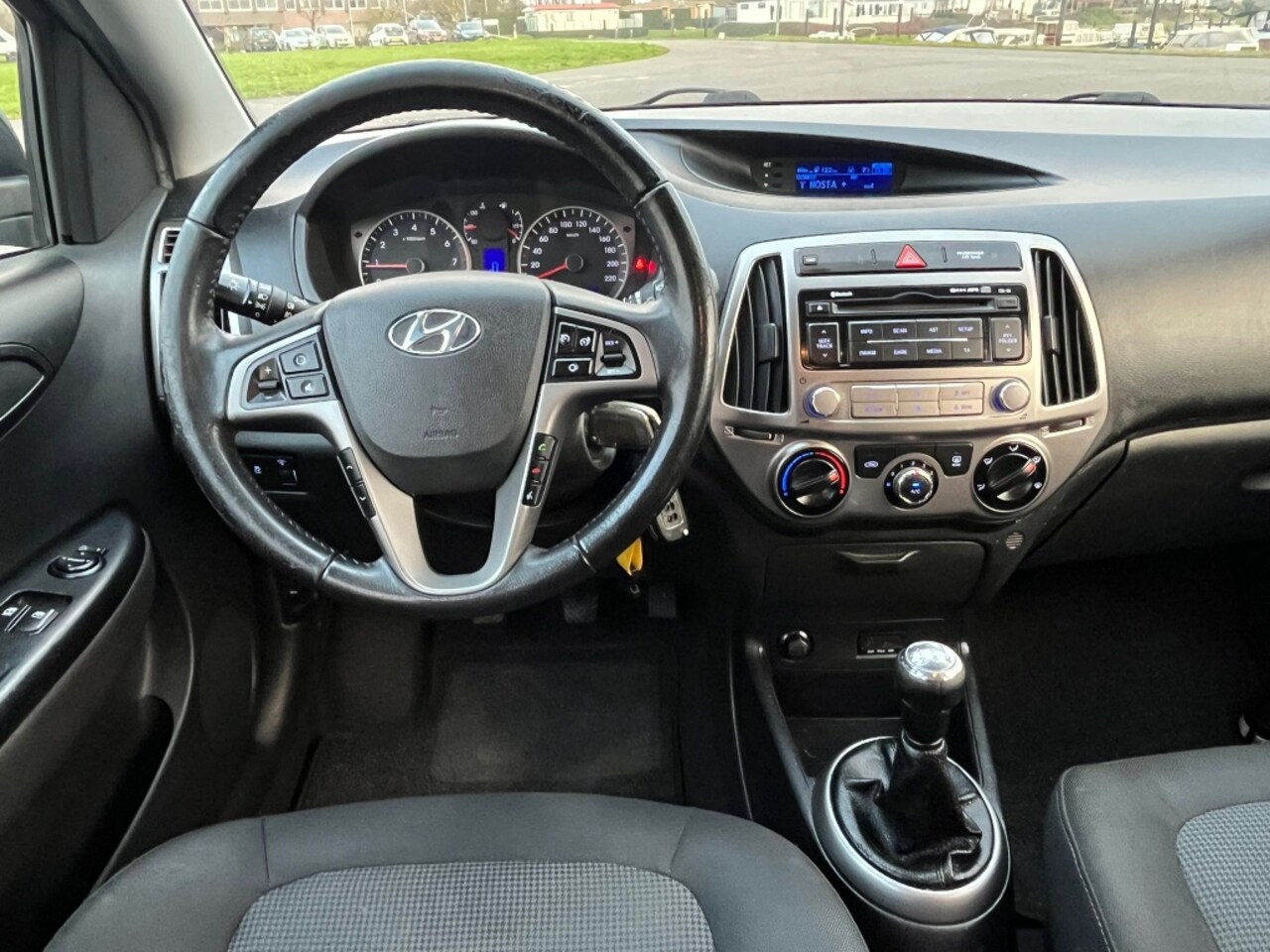 Hyundai i20 - 1.2i 5-DRS 2014 Airco Cruise Control LMT Velgen - AutoWereld.nl