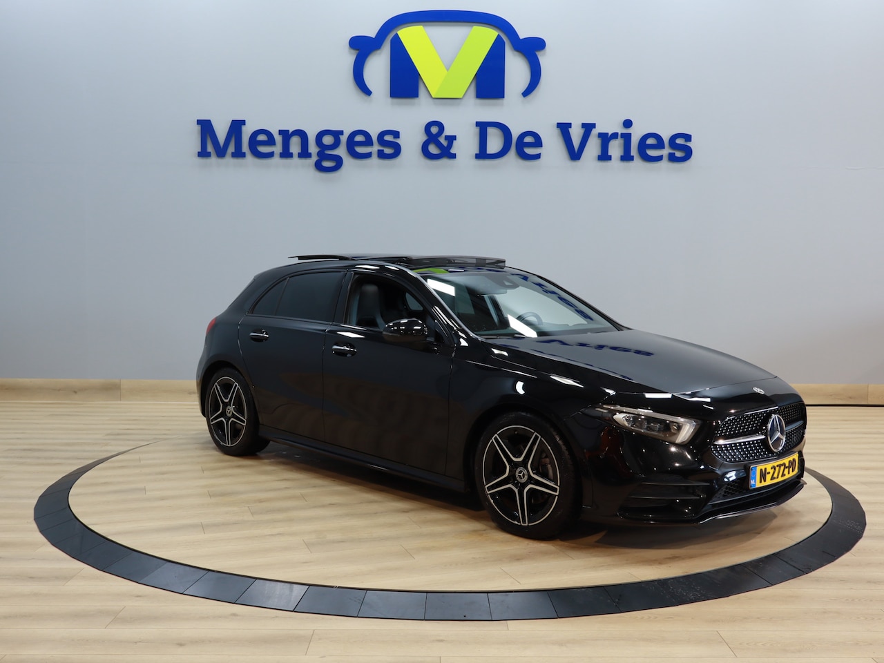 Mercedes-Benz A-klasse - 180 Business Solution AMG Airco ECC | Panorama | Trekhaak | Matrix LED | Memory | Sfeer | - AutoWereld.nl