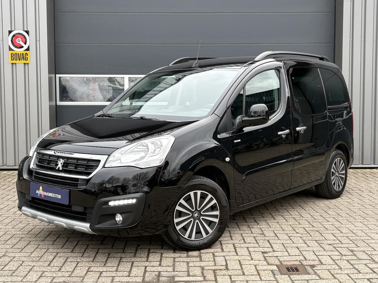 Peugeot Partner Tepee - 1.2 PureTech Active | Navi | Carplay | PDC | Airco | Cruise | Interesse? Bel of App naar: - AutoWereld.nl