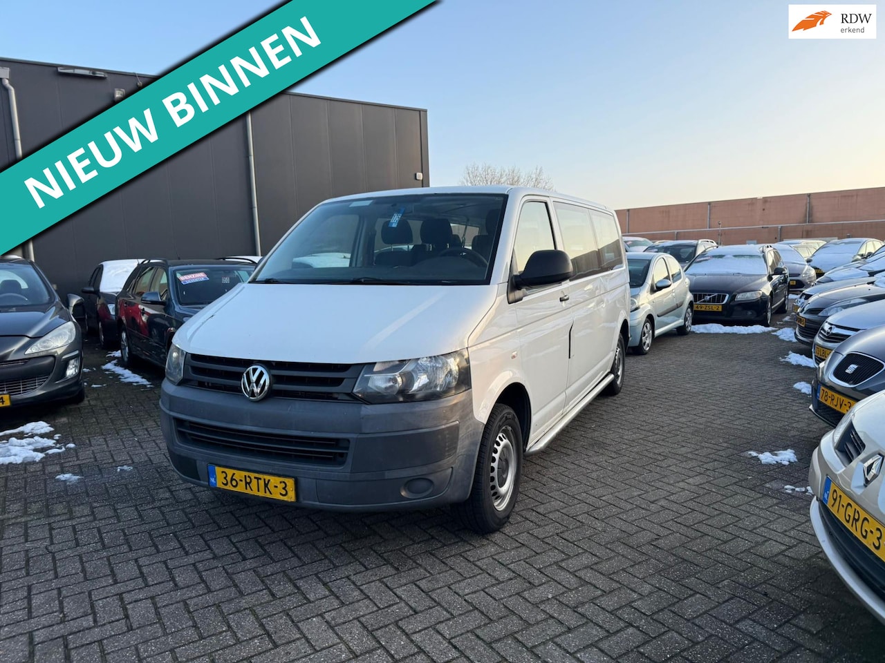 Volkswagen Transporter Kombi - 2.0 TDI L2H1 Trendline 9 PERS MET AIRCO - AutoWereld.nl