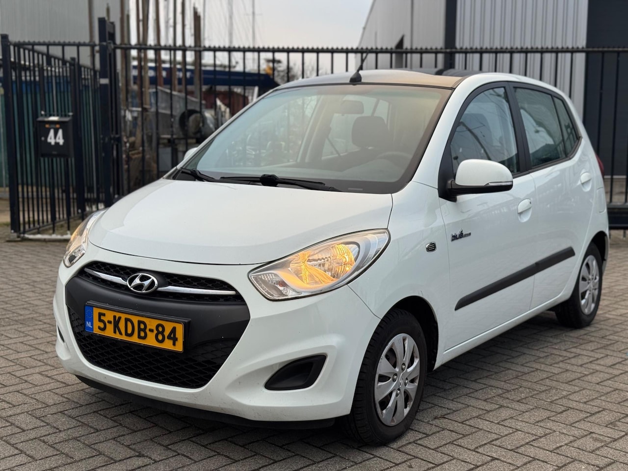 Hyundai i10 - 1.0 Black pack 5 Deurs Airco Elektrische Ramen - AutoWereld.nl