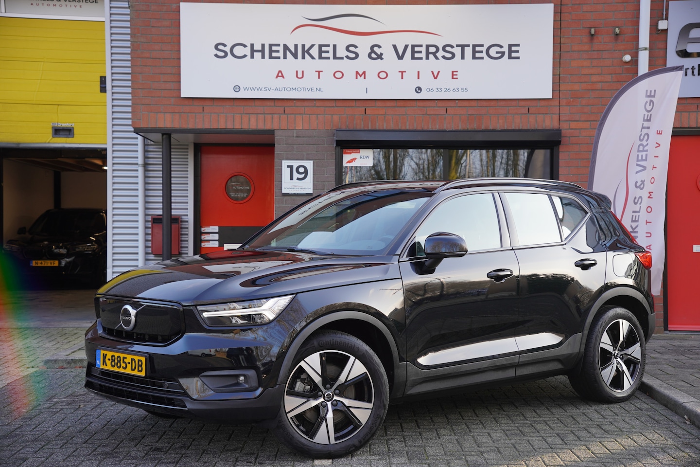 Volvo XC40 - Recharge P8 AWD R-Design / Trekhaak / Sport Stoel / Adaptieve Cruise / - AutoWereld.nl