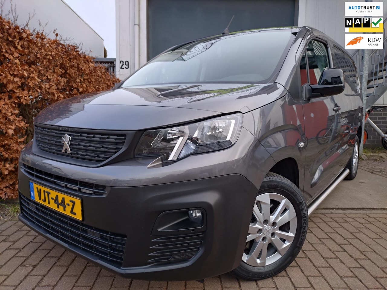 Peugeot Partner - 1.5 BlueHDI Asphalt Long automaat - AutoWereld.nl