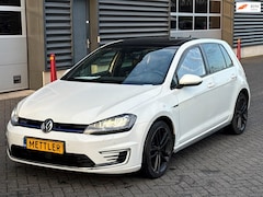 Volkswagen Golf - 1.4 TSI GTE, navigatie, camera, panorama