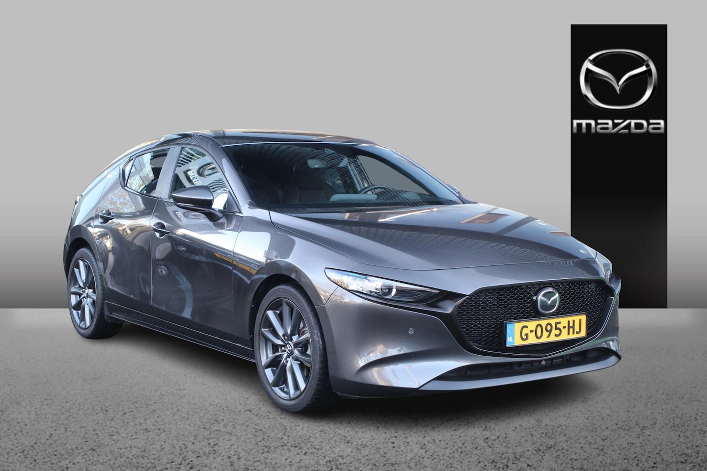 Mazda 3 - 2.0 e-Sky-G 122pk /Dealeronderhouden/Navi/HUD/Airco/Adaptive cruise/PDC achter - AutoWereld.nl