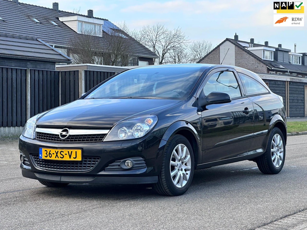 Opel Astra GTC - 1.6 Temptation Automaat*Cruise*Clima*NAP*LM velgen*Parkeersensoren* - AutoWereld.nl