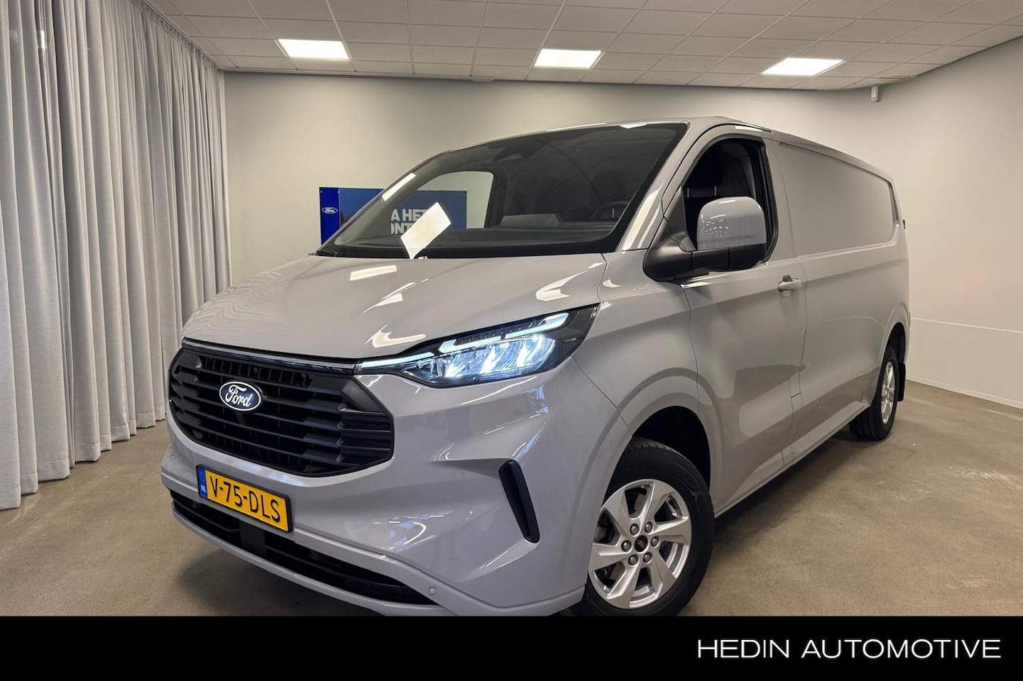 Ford Transit Custom - 320 2.0 TDCI L2H1 Limited Automaat | Keyless | Camera | Stoelverwarming | Trekhaak | - AutoWereld.nl