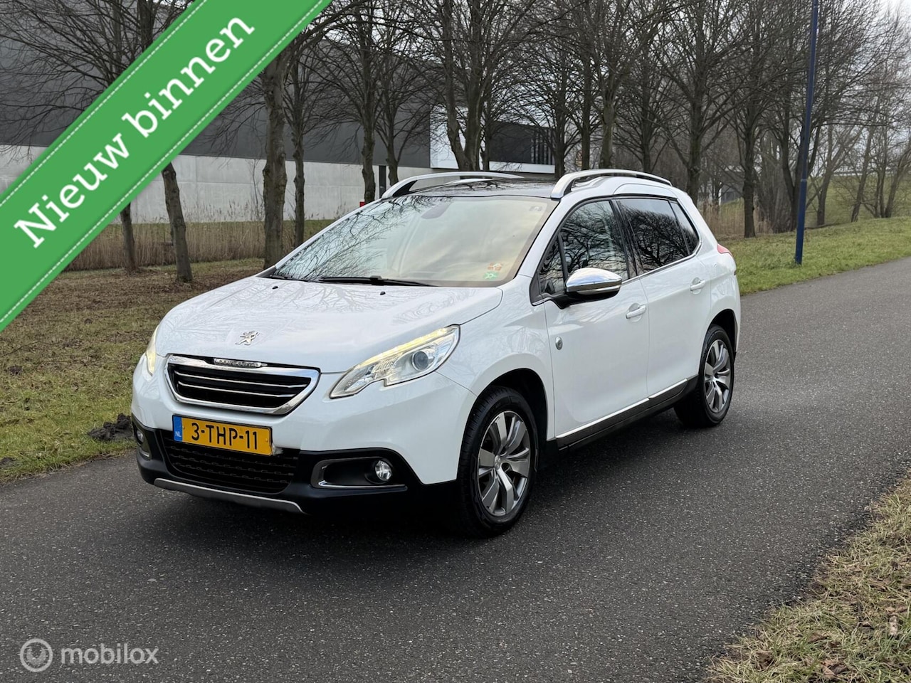 Peugeot 2008 - 1.2 VTi Allure*PANODAK*NAVIGATIE*PARKEERSENSOR - AutoWereld.nl