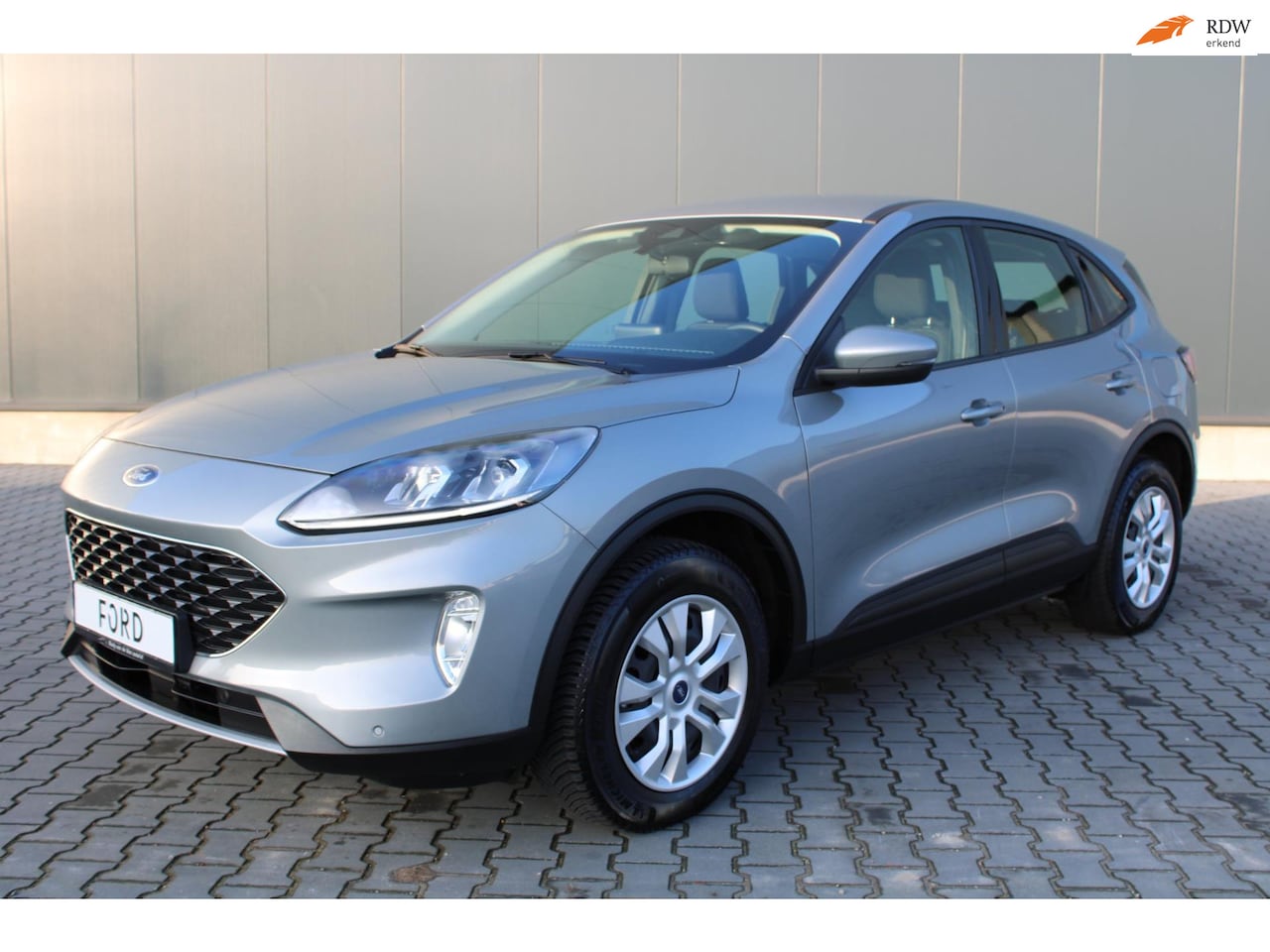 Ford Kuga - 1.5 Titanium ZO GOED ALS NIEUW - AutoWereld.nl