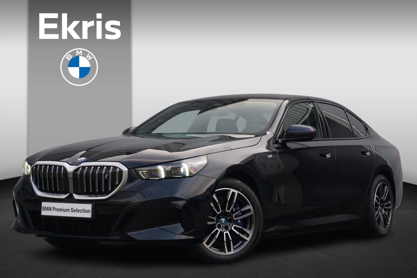 BMW i5 - xDrive40 M Sportpakket 19'' / Panoramadak / Harman Kardon / Parking Assistant Plus / Trekh - AutoWereld.nl