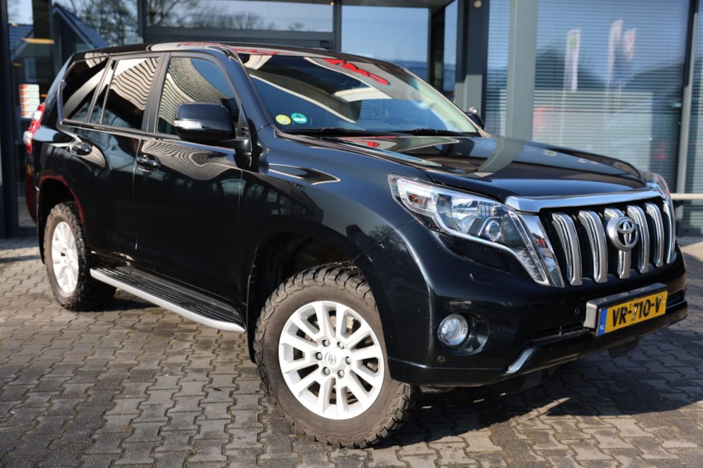 Toyota Land Cruiser 150 - 3.0 D-4D 5DRS VX B/E TREKKER A/T 5 SITZ VAN - AutoWereld.nl