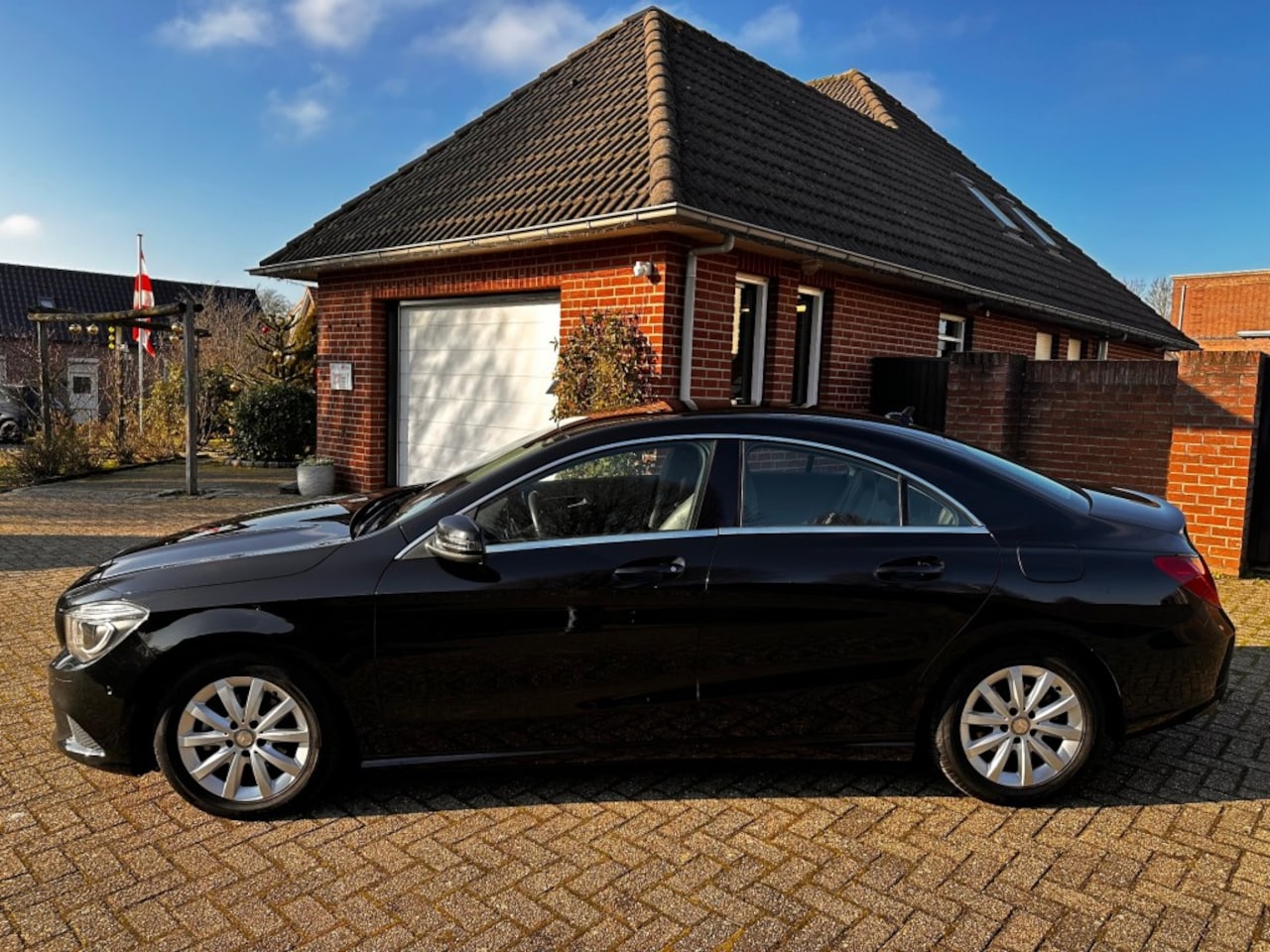 Mercedes-Benz CLA-Klasse - 180 BE. AMBITION - AutoWereld.nl