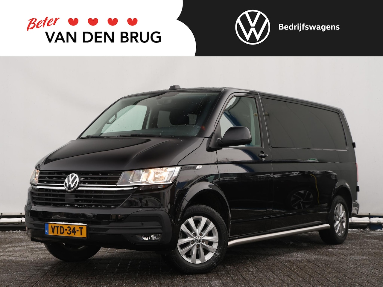 Volkswagen Transporter - 2.0 TDI 150 PK L2H1 DC Highline | Airco | Cruise control | App connect | Achteruitrijcamer - AutoWereld.nl