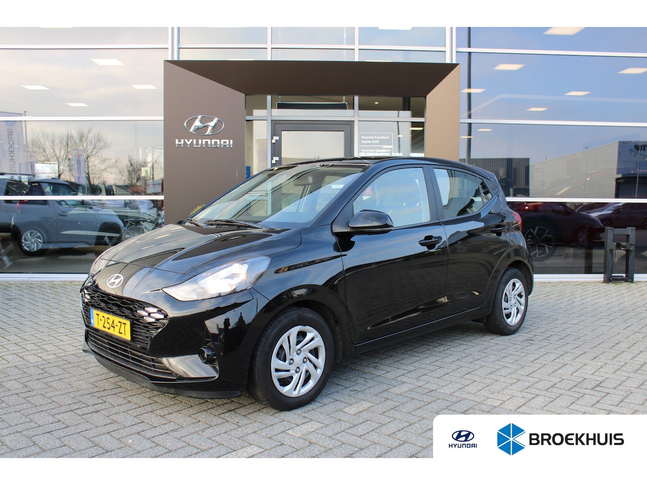 Hyundai i10 - 1.0 Comfort | Cruise control | DAB | Airco | Boordcomputer | Achterbank in delen neerklapb - AutoWereld.nl