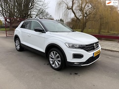 Volkswagen T-Roc - 1.5 TSI Sport Business AUTOMAAT / PANO / ACC / LINE ASSIST / CAMERA / LED / ELEK KLEP / TR