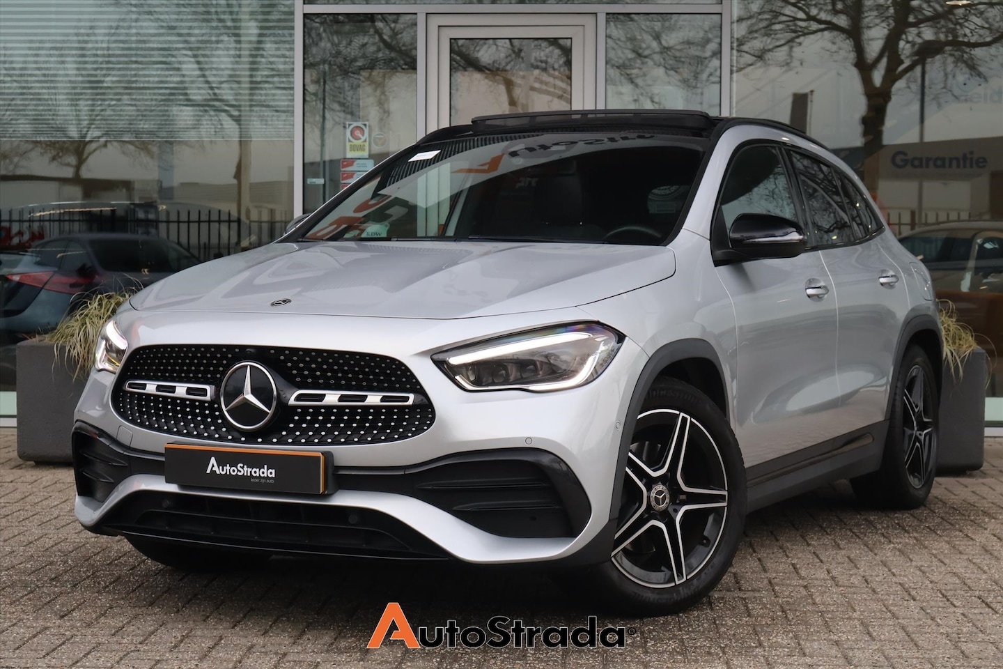 Mercedes-Benz GLA-Klasse - 200 AMG-Line 163pk | Cruise | Climate | Multibeam | Memory | Keyless | Sfeer | Pano | Came - AutoWereld.nl
