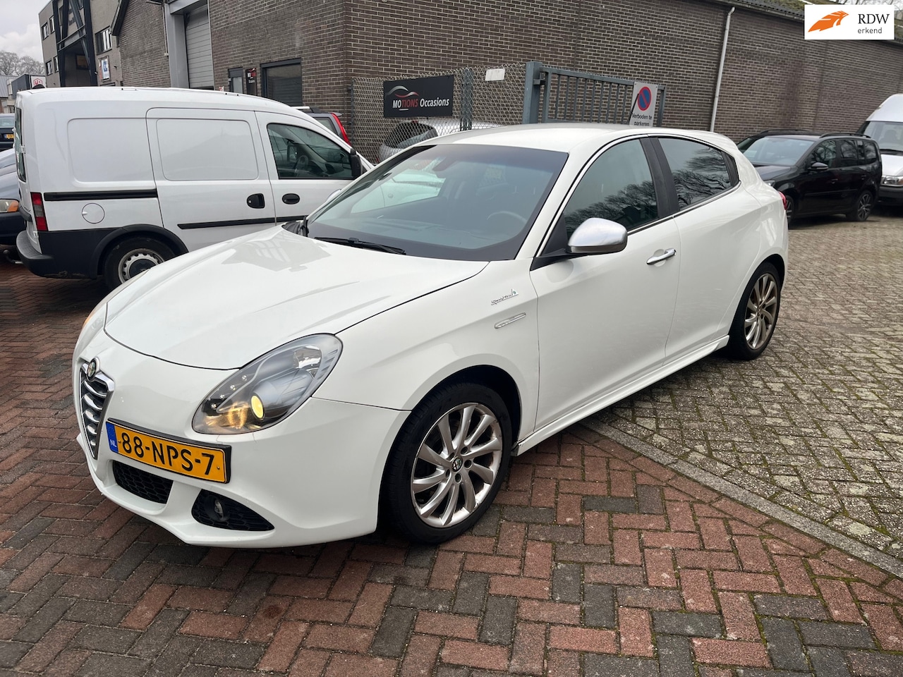Alfa Romeo Giulietta - 1.4 T Distinctive! Parksensor! Trekhaak - AutoWereld.nl