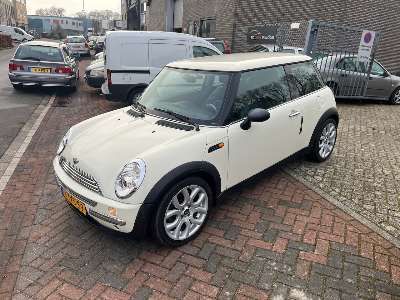 MINI One - Mini 1.6 Salt! Airco! 196 DKM! NW Distributie! - AutoWereld.nl