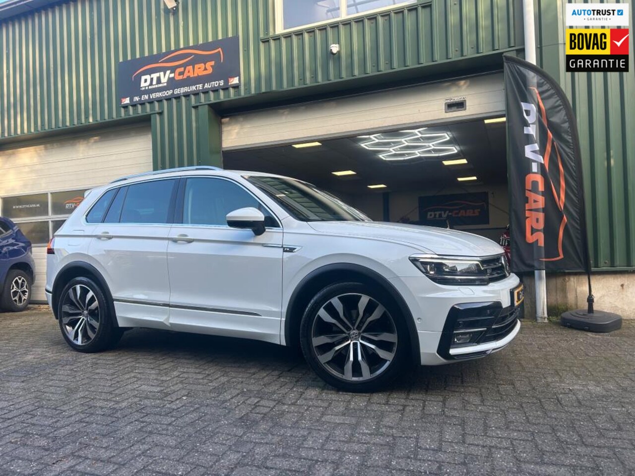 Volkswagen Tiguan - 1.5 TSI ACT Highline Business R Pano leder 20inch - AutoWereld.nl