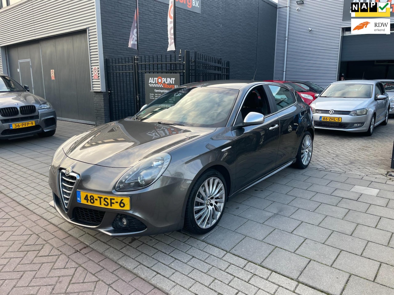 Alfa Romeo Giulietta - 1.4 T Distinctive 1e Eigenaar! Airco NAP APK - AutoWereld.nl