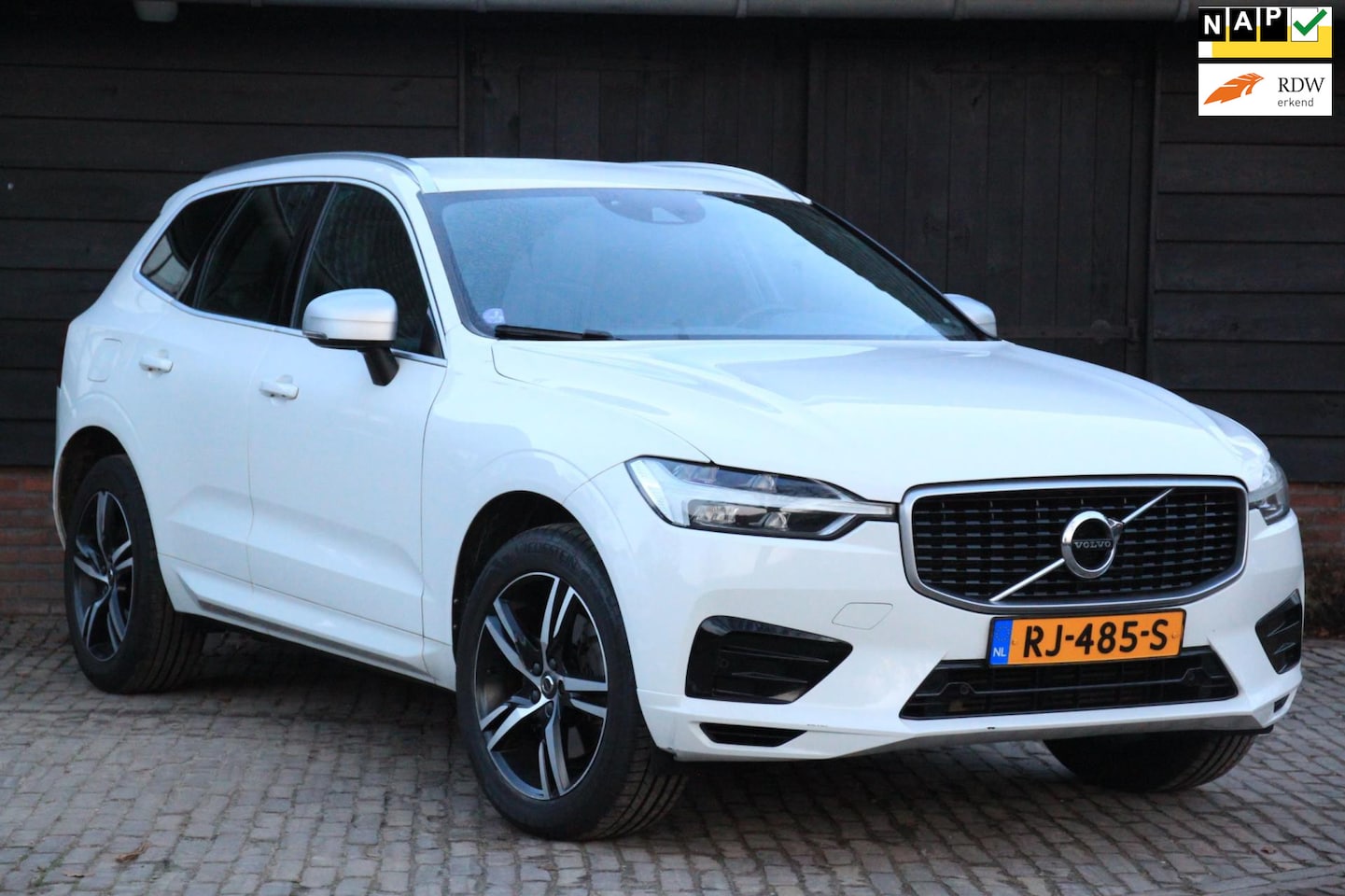 Volvo XC60 - 2.0 T5 AWD R-Design Camera/Navigatie/Parkeersensor v,a/Trekhaak - AutoWereld.nl