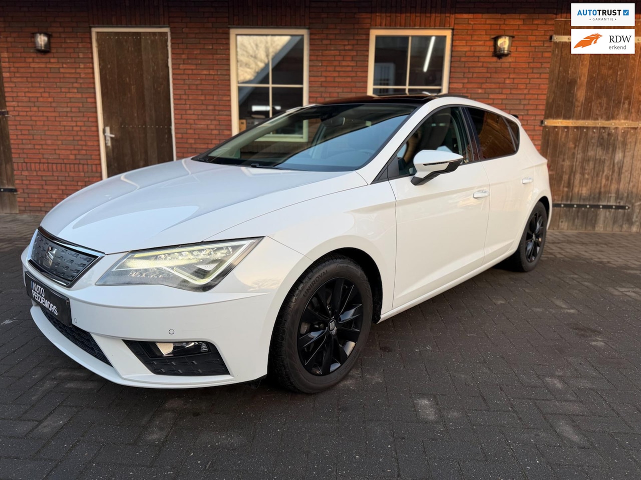 SEAT Leon - 1.0 EcoTSI Style Automaat| Pano| Led| Carplay| PDC - AutoWereld.nl