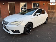 SEAT Leon - 1.0 EcoTSI Style Automaat| Pano| Led| Carplay| PDC