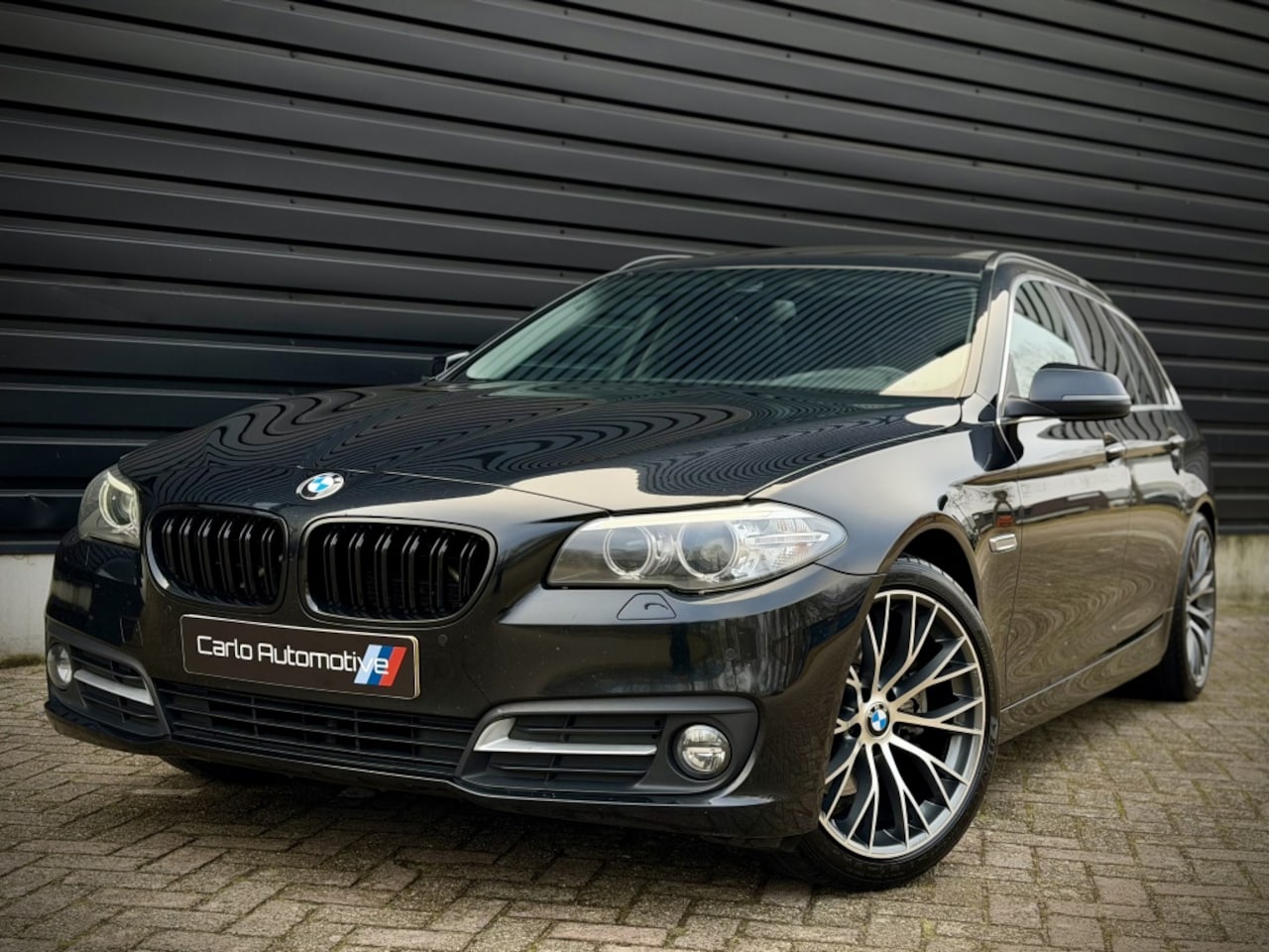 BMW 5-serie Touring - 520d Luxury Ed AUT|PANO|SPORTLEER|KEYLESS - AutoWereld.nl