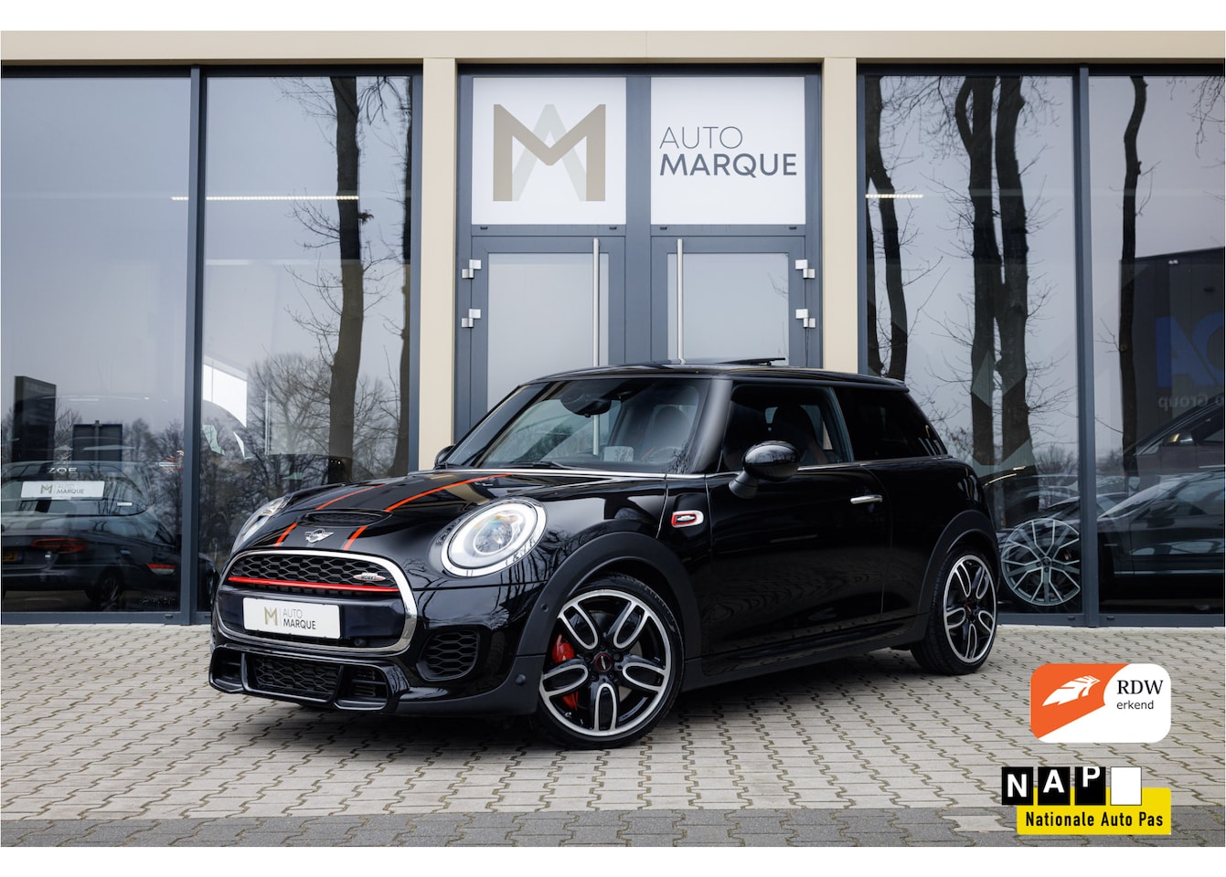 MINI John Cooper Works - 3-Deurs 232PK Aut. | Panoramadak | 18" LM Velgen | Harman Kardon | Adaptief LED | Adaptief - AutoWereld.nl