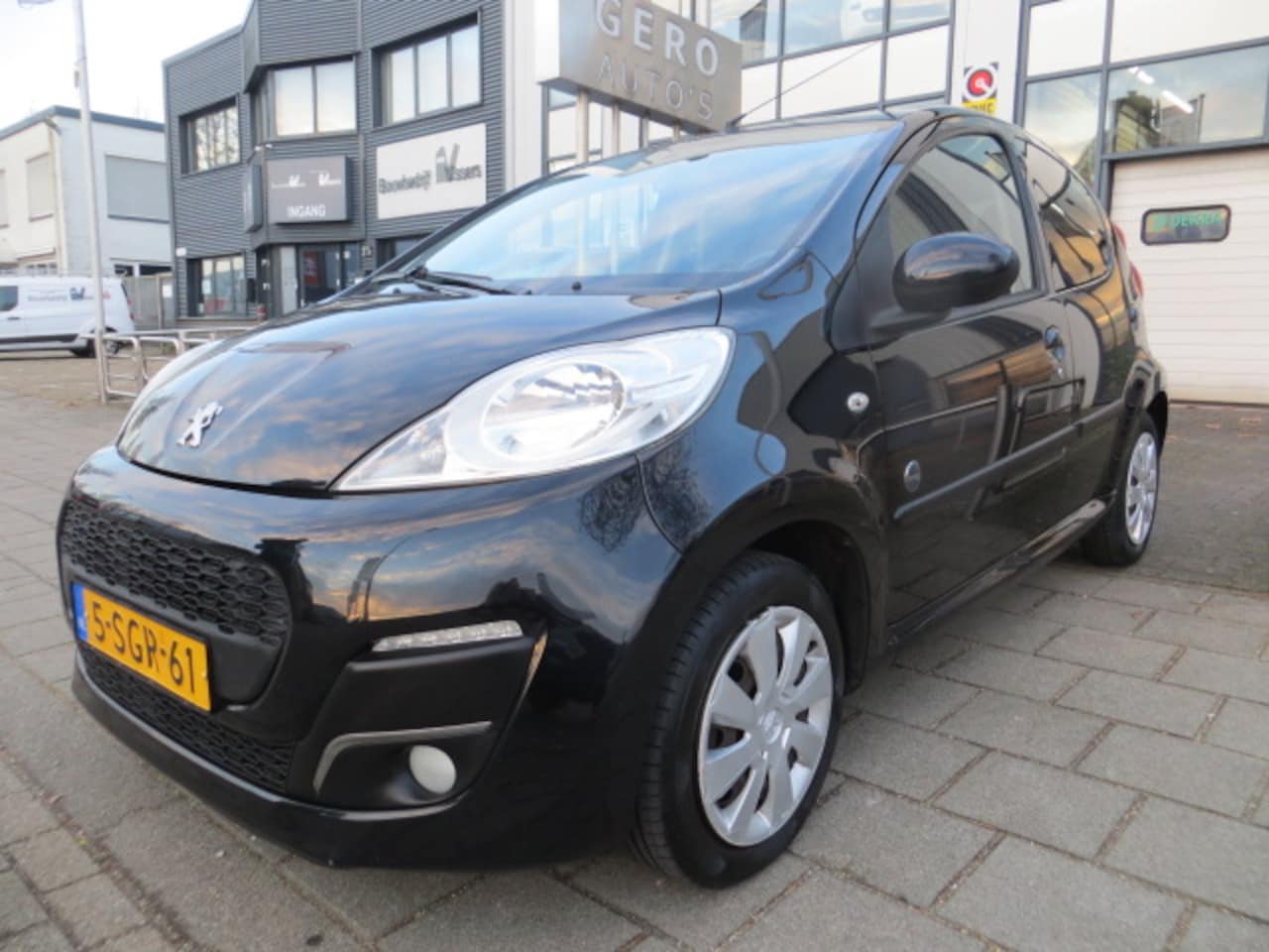 Peugeot 107 - 1.0 Envy 5 drs airco ,elec ramen,led verlichting - AutoWereld.nl