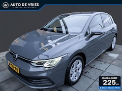 Volkswagen Golf - 1.5 TSI 131pk Life | Navigatie | 17 inch LMV | Privacy glass