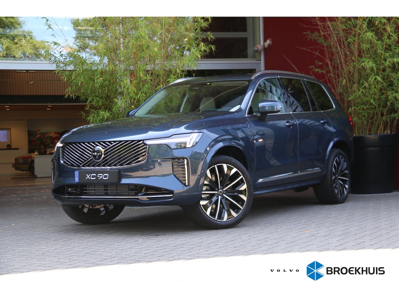 Volvo XC90 - Ultra Bright Recharge Plug-In Hybrid AWD | Panoramadak | Harman/Kardon | Massage | Stoelve - AutoWereld.nl