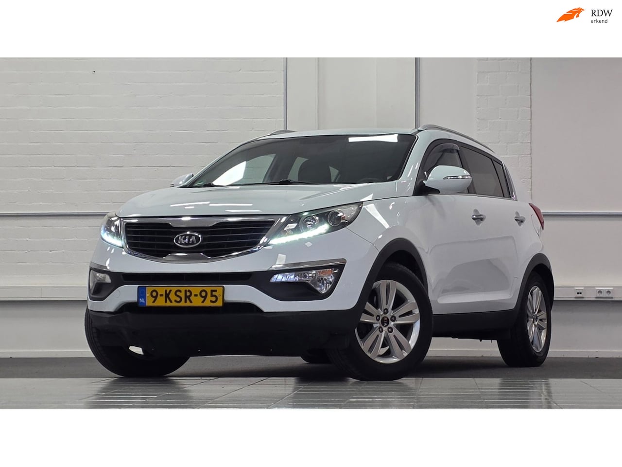 Kia Sportage - 1.6 GDI Plus Pack 100% Onderhouden Navigatie Trekhaak Navi - AutoWereld.nl