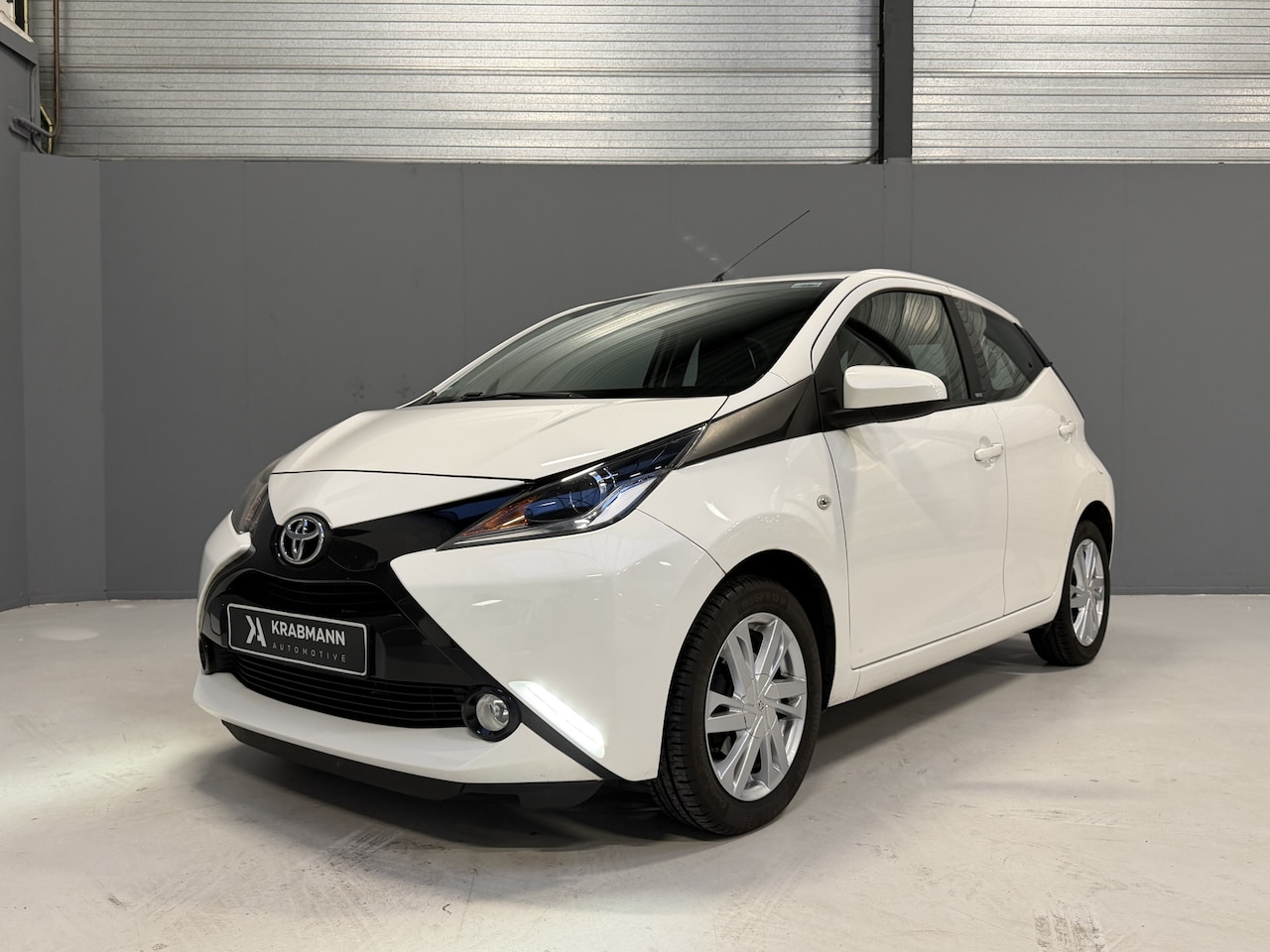 Toyota Aygo - 1.0 VVT-i X-Play Edition S Automaat|Dealer Onderhouden|Camera|Airco - AutoWereld.nl