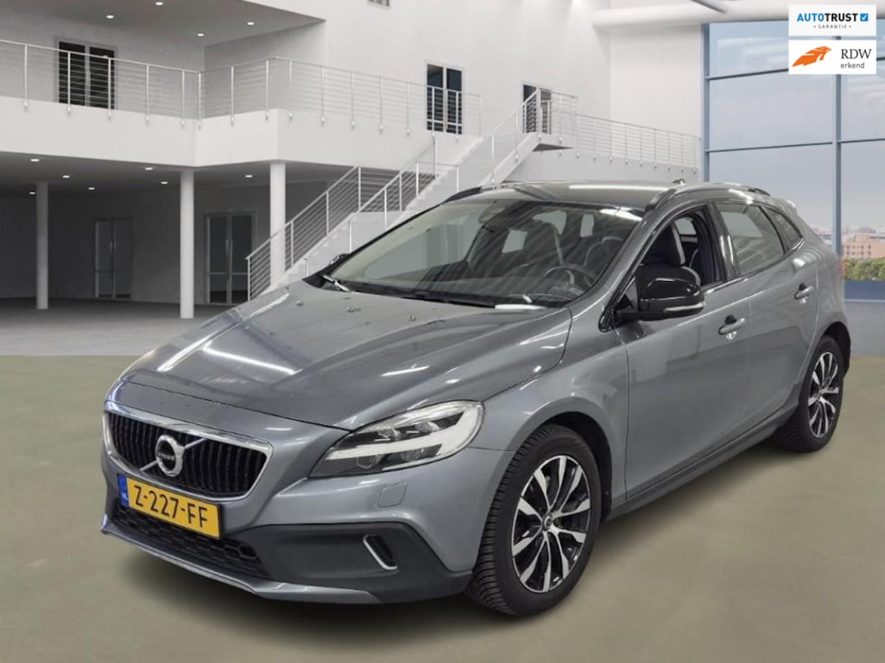 Volvo V40 Cross Country - 1.5 T3 Polar+ Luxury 1.5 T3 Polar+ Luxury - AutoWereld.nl