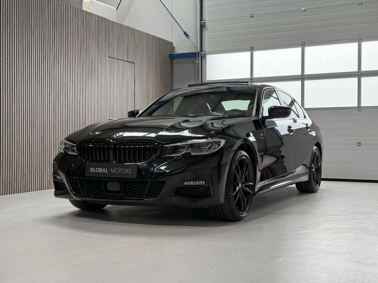 BMW 3-serie - 330e M Sport Edition - SCHUIFDAK - LASER LAMPEN - STOELVERWARMING - HEAD UP DISPLAY - SFEE - AutoWereld.nl