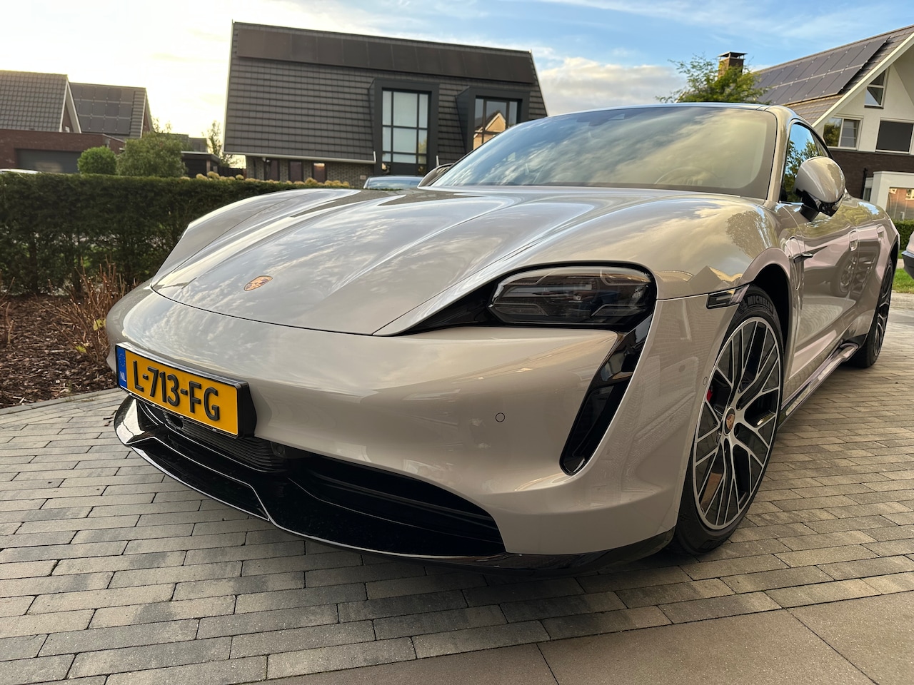 Porsche Taycan - 4S Performance 84 kWh Sport chrono battery plus 571PK - AutoWereld.nl