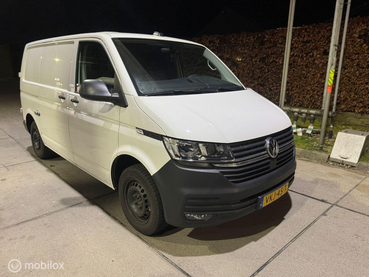 Volkswagen Transporter - 2.0 TDI L2H1 AUTOMAAT DSG 150 PK - AutoWereld.nl