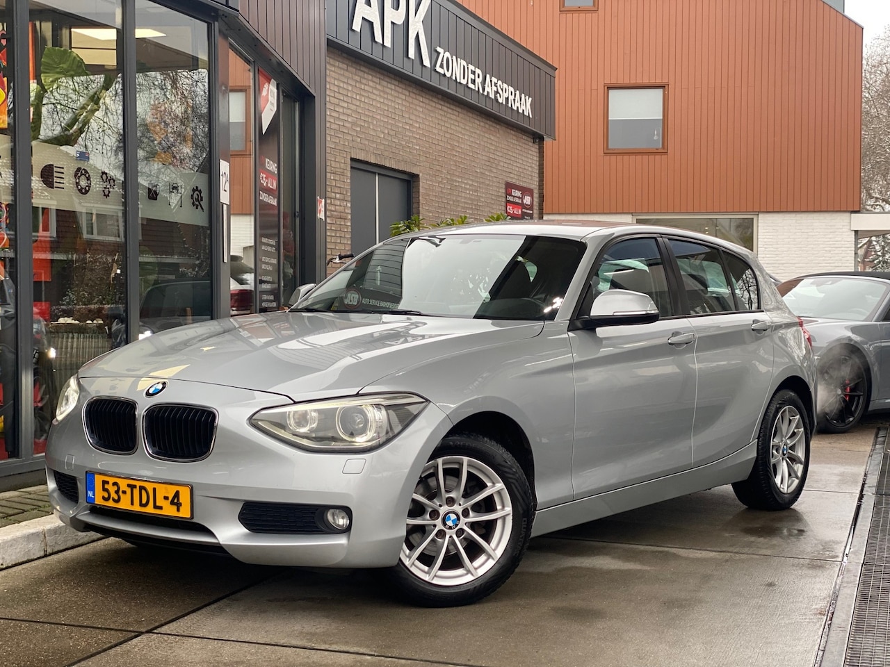 BMW 1-serie - 116i Business+ Airco Cruise control  PDC - AutoWereld.nl