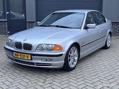 BMW 3-serie - 330i Executive/ NAVIGATIE/ AUTOMAAT/ AIRCO