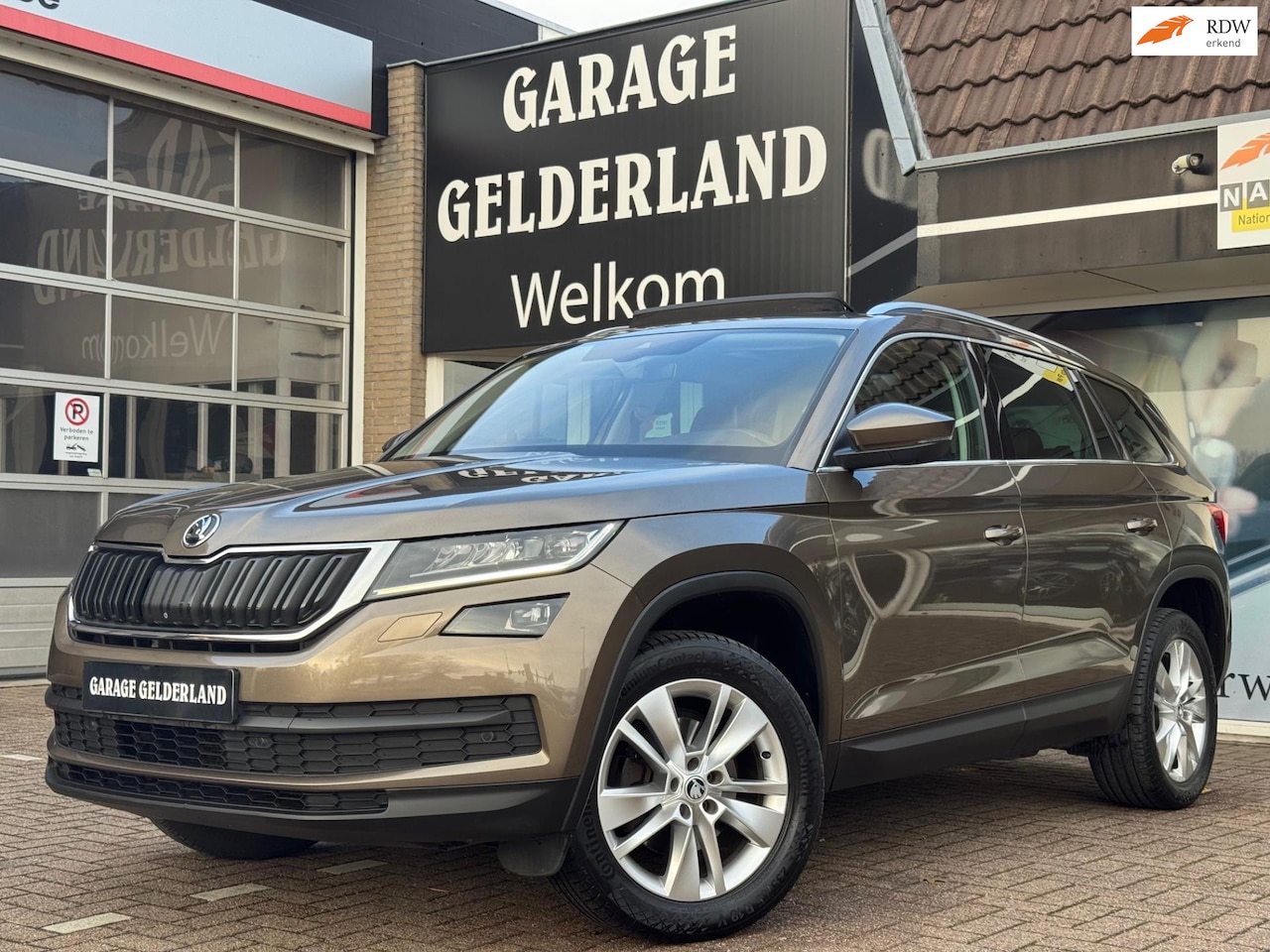 Skoda Kodiaq - 1.4 TSI Sport | Pano | Leder | Trekhaak | Navi | Camera360 | Acc | Apple/Android 7p. - AutoWereld.nl