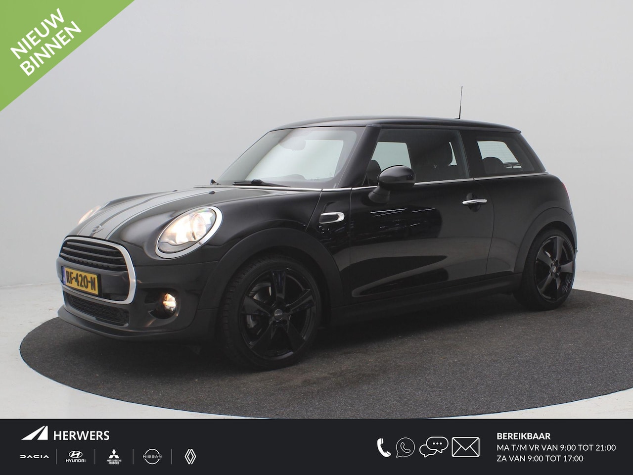 MINI John Cooper Works - Mini 1.5 Business JCW / Navigatie / Cruise Control / All Seasonbanden / John Cooper Works - AutoWereld.nl