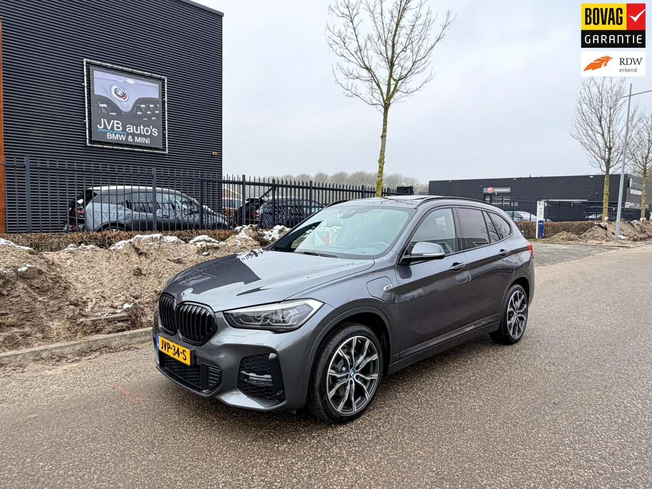 BMW X1 - XDrive25e M-sport, incl. BTW, panorama, trekhaak, H&K - AutoWereld.nl