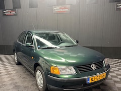 Volkswagen Passat - 1.6 Trendline | Nieuwe APK |