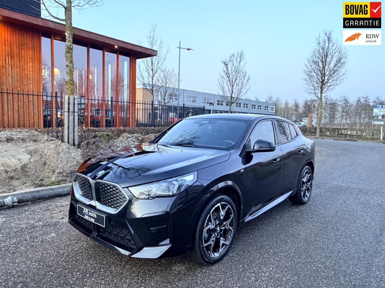 BMW iX2 - EDrive20 M- sport, trekhaak, H&K - AutoWereld.nl