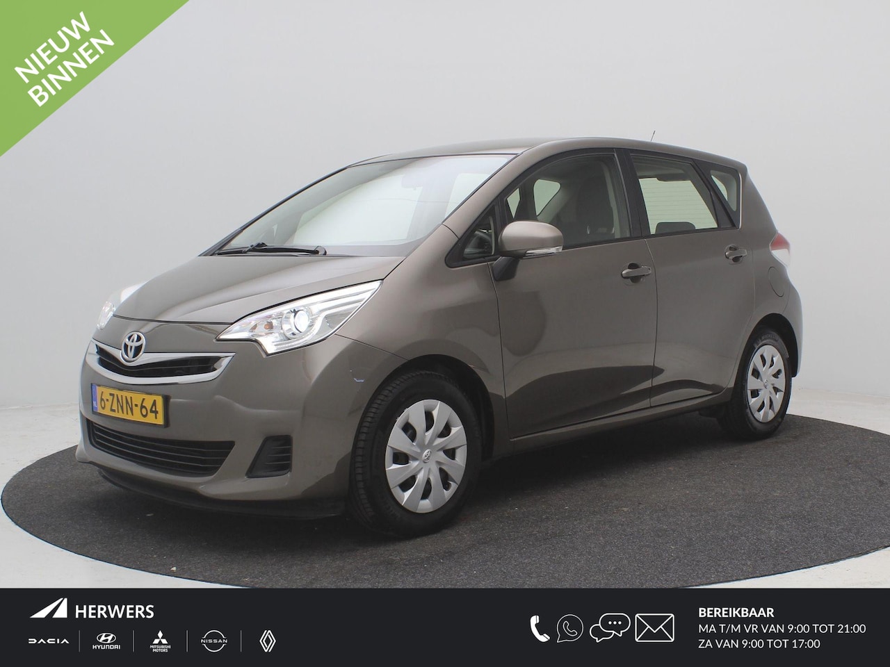 Toyota Verso S - 1.3 VVT-i Aspiration AUTOMAAT / Cruise Control / Navigatie / Achteruitrijcamera / Climate - AutoWereld.nl